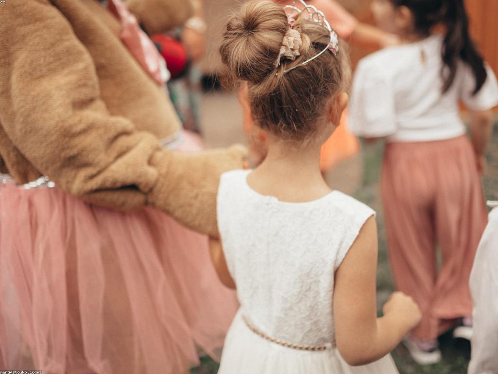 សម្ភារៈលេង៖ ជម្រើសឈ្នួលដែលជួយពង្រឹងការលេងរបស់កុមារ